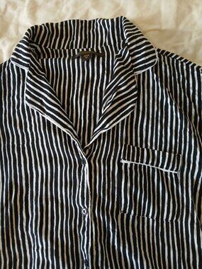 Donna Karan Luxurious Two Piece Striped Black and White Pajamas Medium